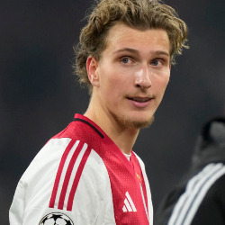 Mika Godts na celowniku Arsenalu