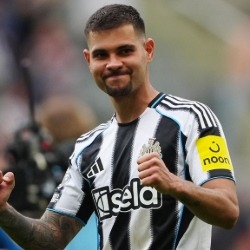 Arsenal sięga po Guimarãesa z Newcastle za 75 milionów funtów