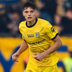 Arsenal wyprzedza Man Utd w walce o Giovanniego Leoni