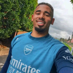 Gabriel Jesus wraca do treningów po 10 miesiącach przerwy