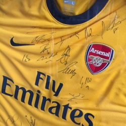 Licytacja koszulki z autografami graczy Arsenalu, sezon 08/09!