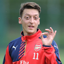 Arsenal wznowił rozmowy z Özilem