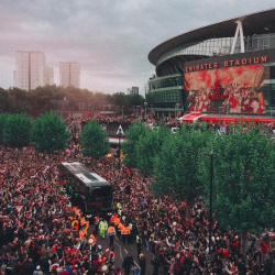 Arsenal świętuje mistrzostwo Premier League po 22 latach - wieści z parady