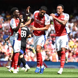 Arsenal pokonuje Lyon i sięga po Emirates Cup