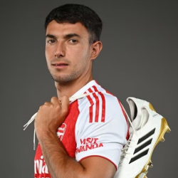 Kadra Arsenalu na tournée po Azji