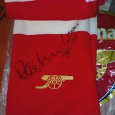 Aukcja charytatywna: Szalik Arsenalu z autografami