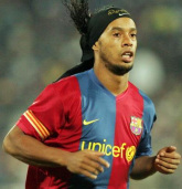 Milan chce ponownie Ronaldinho i rezygnuje z Adebayora?