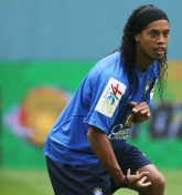 Ronaldinho w Milanie! Co z Adebayorem?
