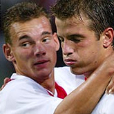 Van der Vaart i Sneijder stawiają na Kanonierów!