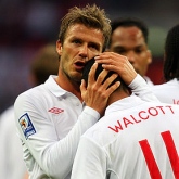 David Beckham wspiera Theo Walcotta